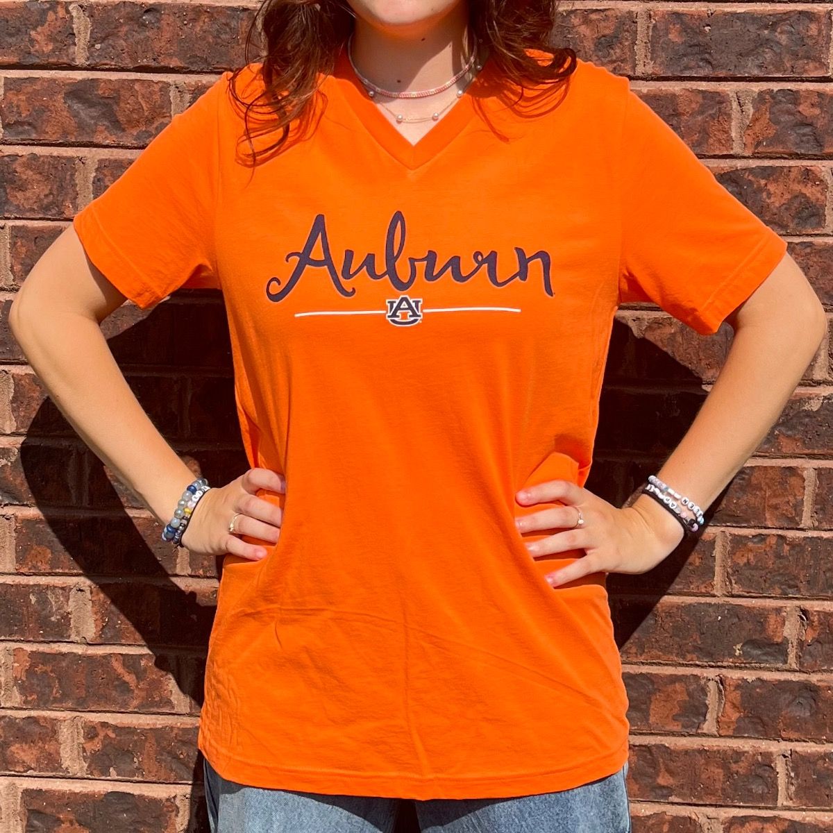 AU SCRIPT ORANGE V-NECK