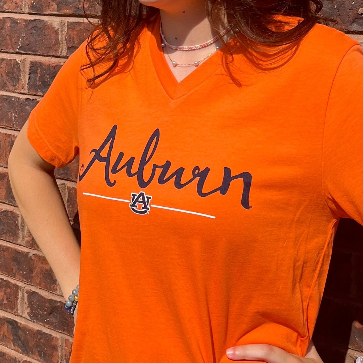 AU SCRIPT ORANGE V-NECK